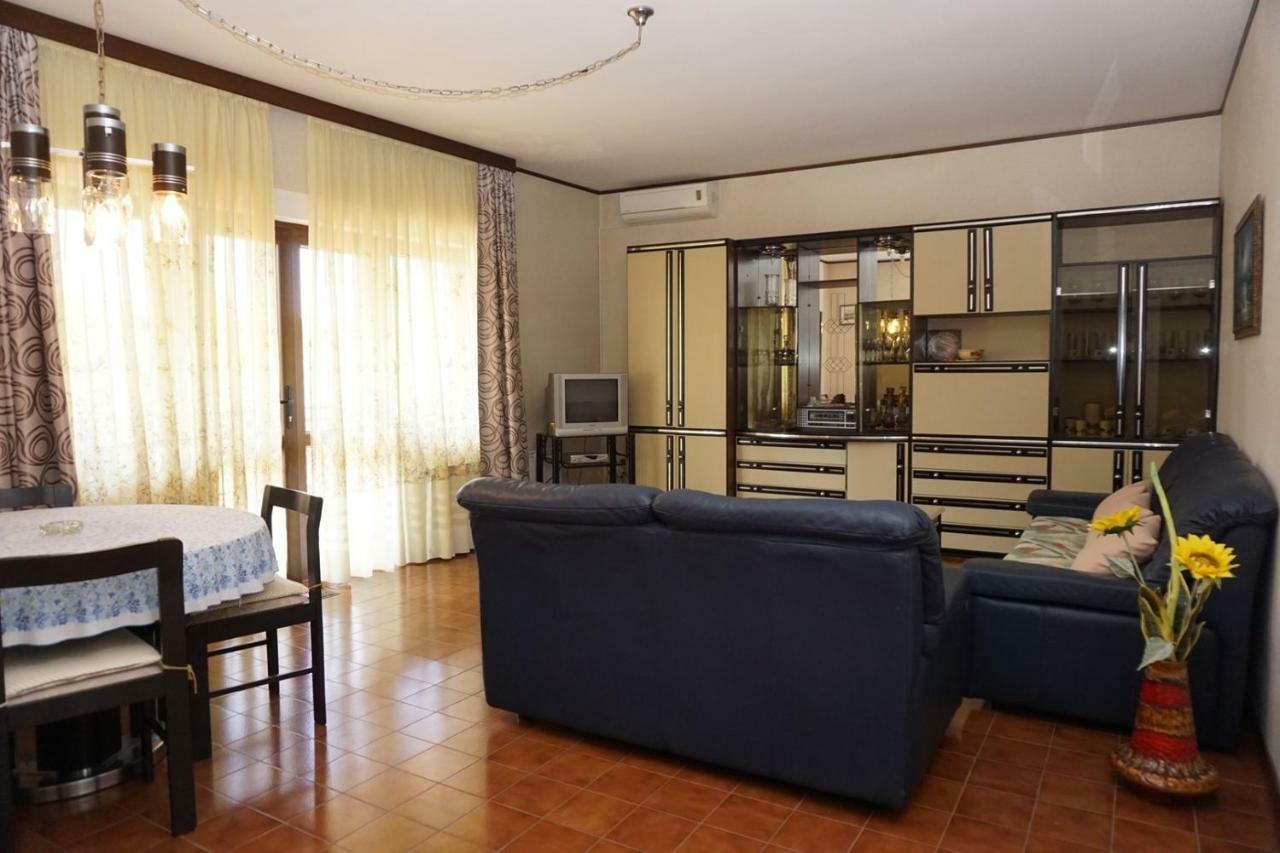 Mariella Hotel Basanija Ngoại thất bức ảnh