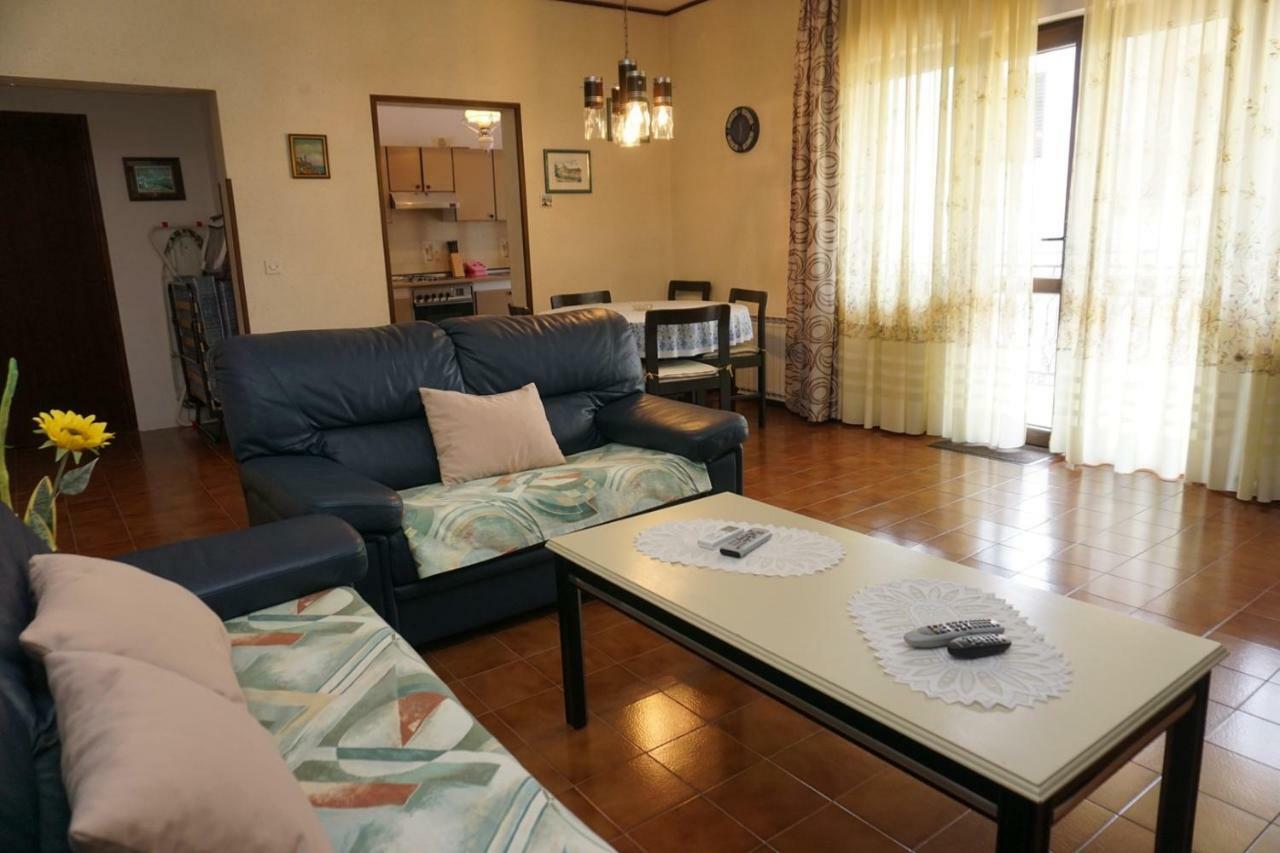 Mariella Hotel Basanija Ngoại thất bức ảnh